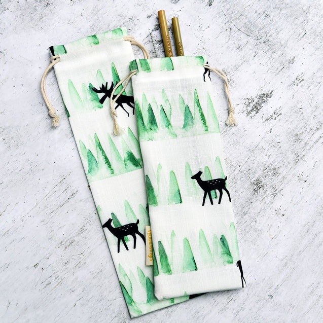 Handmade--Straw-Case-Holder-Bag-Walking-in-The-Green-Field-_Strawtopia