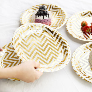 9'' White with Gold Chevron Pattern Round Party Paper Plates — STRAWTOPIA